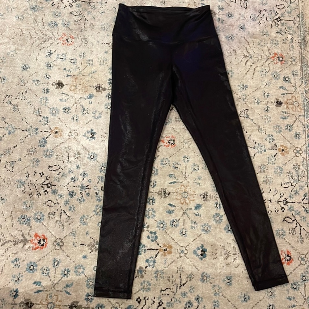 Zella black with a slight leather look legging